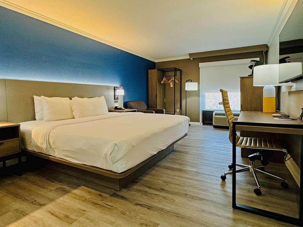 Comfort Inn & Suites Houston I-10 West Energy Corridor Стая снимка