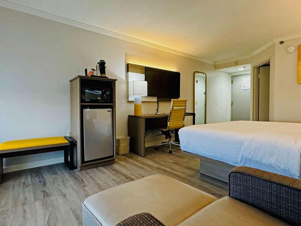 Comfort Inn & Suites Houston I-10 West Energy Corridor Стая снимка