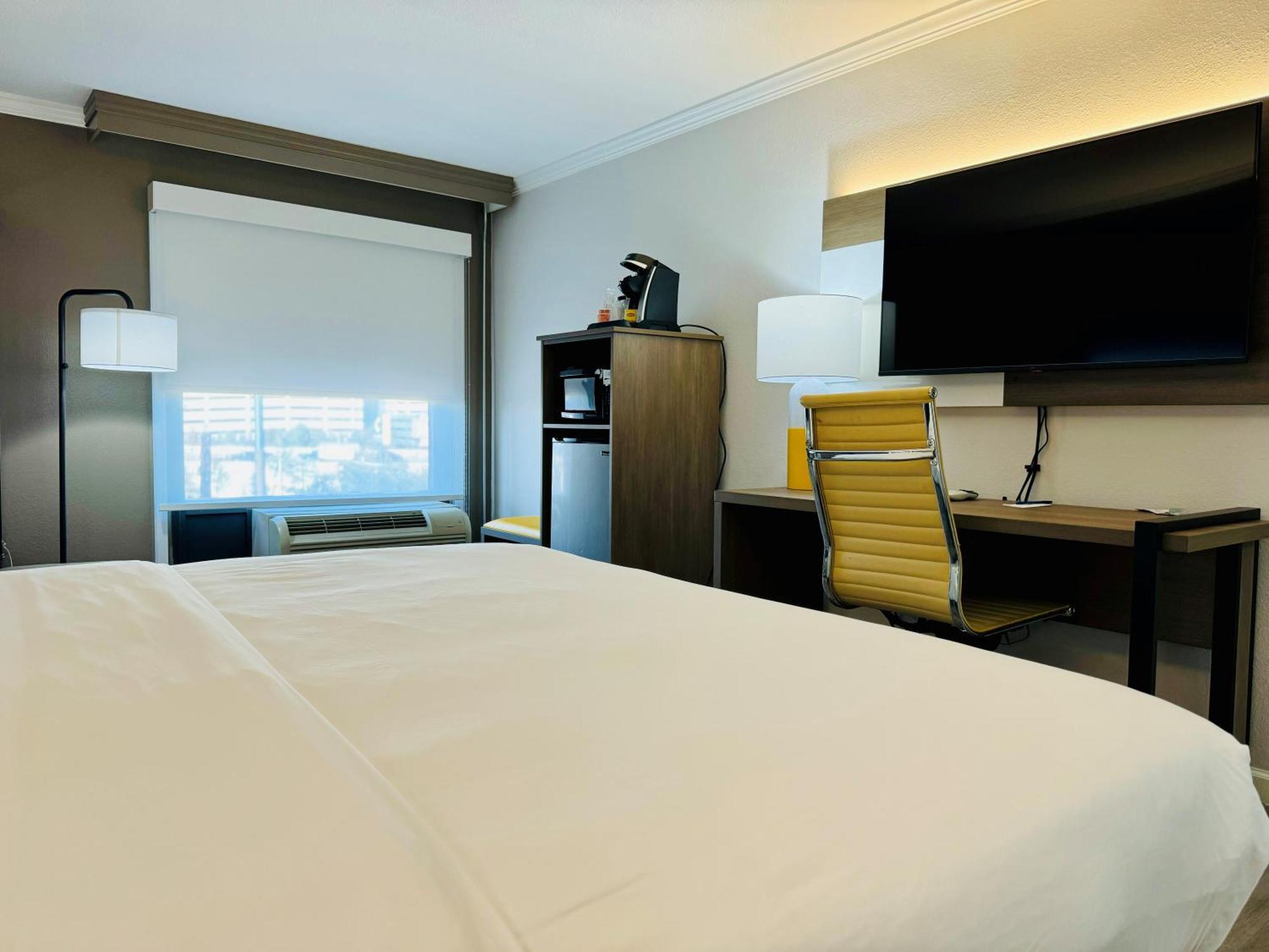 Comfort Inn & Suites Houston I-10 West Energy Corridor Екстериор снимка